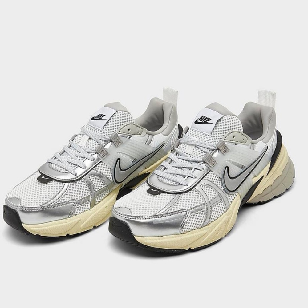 Nike v2k Run BRAND NEW Summit White/Metallic Silver/Pure Platinum
